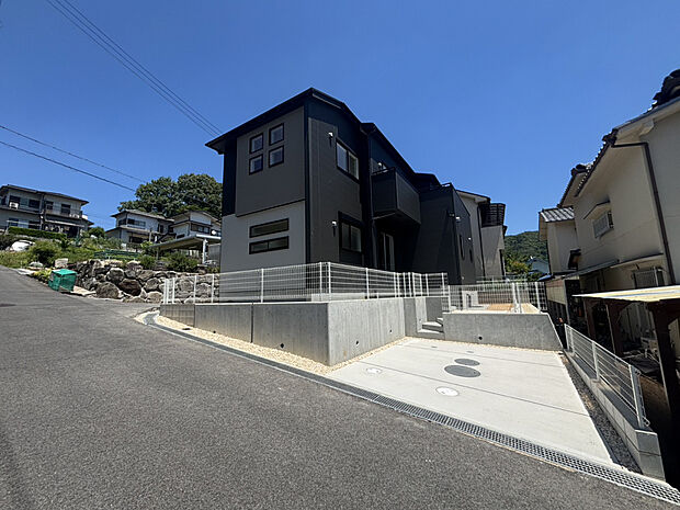【外観写真】【外観 ｜ 1号棟】北西角地で日当たり良好！