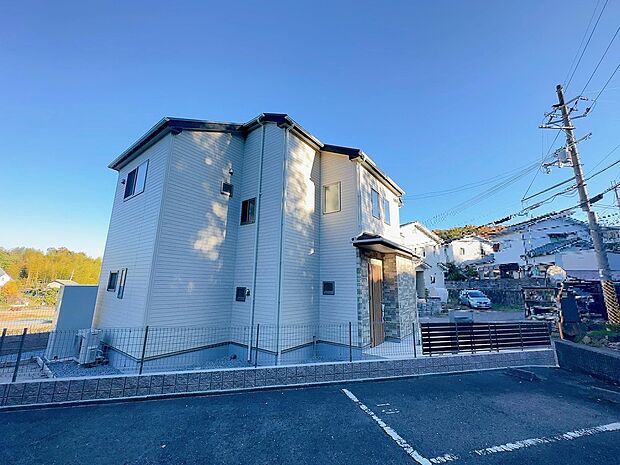 「学研北生駒駅」よりバス乗車9分、バス停「ひかりが丘住宅口」より徒歩4分の立地◎
(同社施工事例)