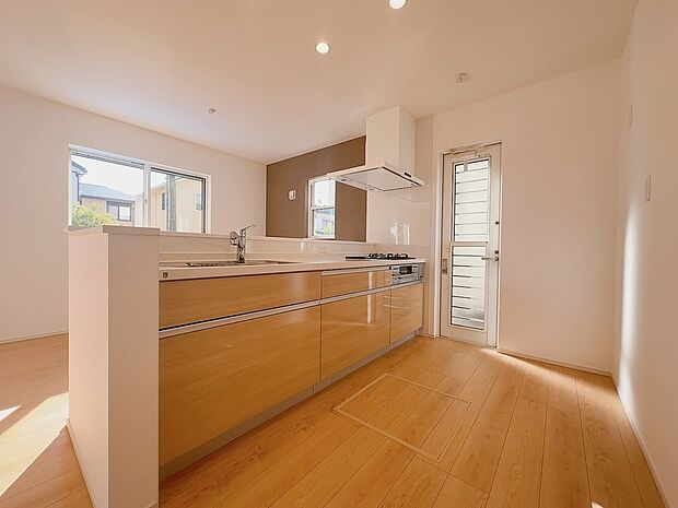 カウンターキッチンなので、お料理をしながらリビングを見渡すことができます◎
(同社施工事例)