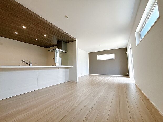 アクセントクロスのあるお洒落な空間です◎