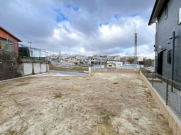 あたたかな陽が差し込み、優しい風が吹き込む陽当り・通風良好な立地です。