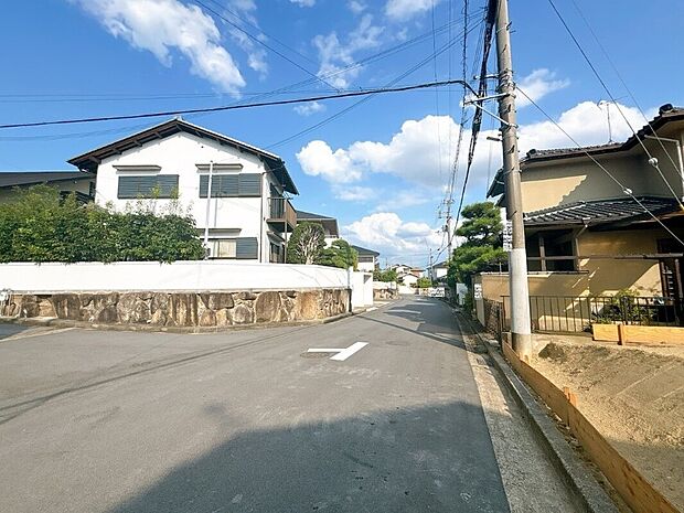 【現地】あたたかな陽が差し込む日当り良好の立地です。