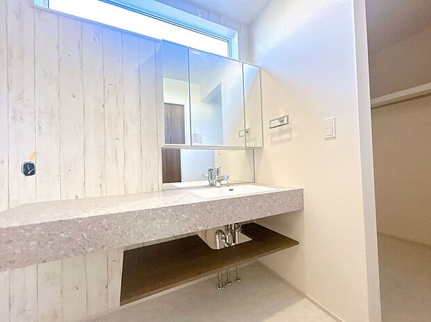 【洗面】シャンプードレッサー付き洗面台が付いております◎