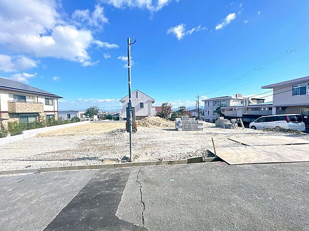 【外観】自然とうまく調和した環境の良い地域です。
毎日を快適に気持ちよく過ごしていただけます。

