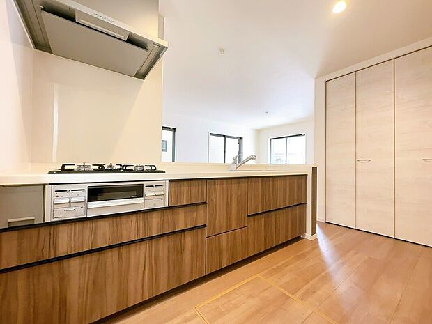 【システムキッチン】（同社施工事例）