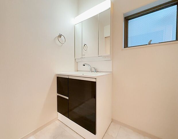 【シャンプードレッサー付き洗面台】（同社施工事例）