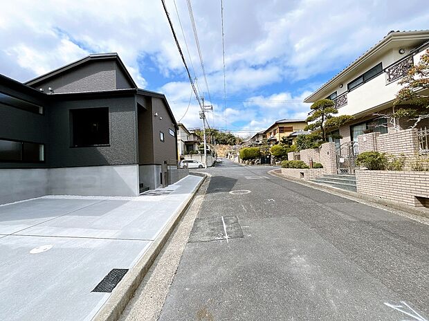 【外観】付近には緑や山など多く、豊かな自然の風景を望んでいただけます◎	
