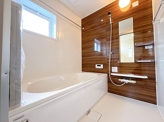 【浴室】ゆったりお風呂時間をお過ごしいただけます。
