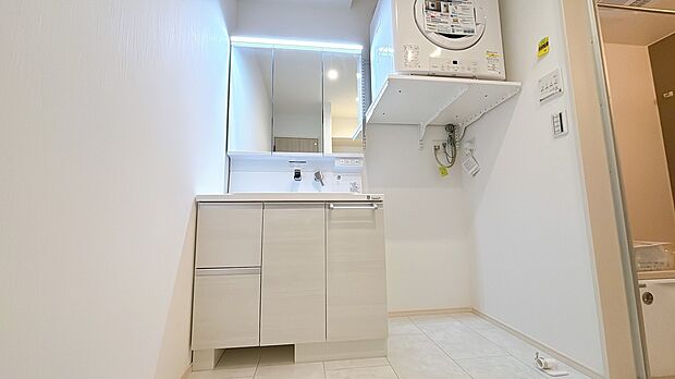 【シャンプードレッサー付き洗面台/洗濯乾燥機】（同社施工事例）