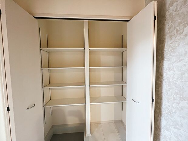 【ウォークインクローゼット】ウォークインクローゼット(同社施工事例)