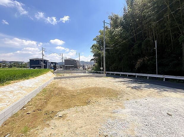 【外観】自然に包まれ心が豊かになる明るい街です。新しい住まいで新生活を始めていただくのに最適な環境です。