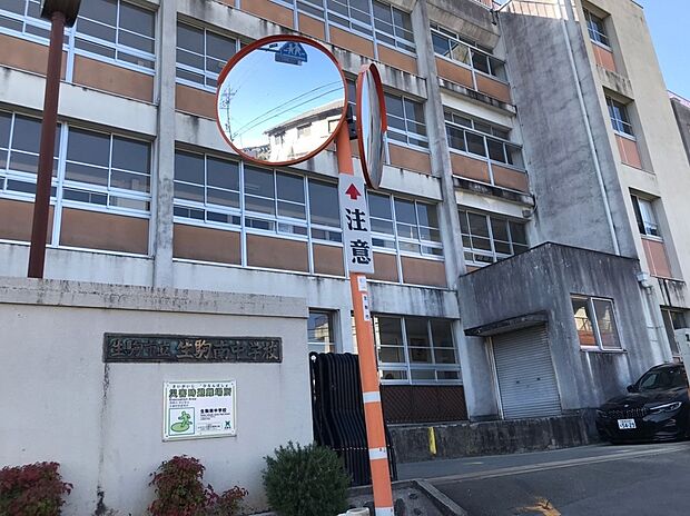 生駒市立生駒南中学校(約760m)