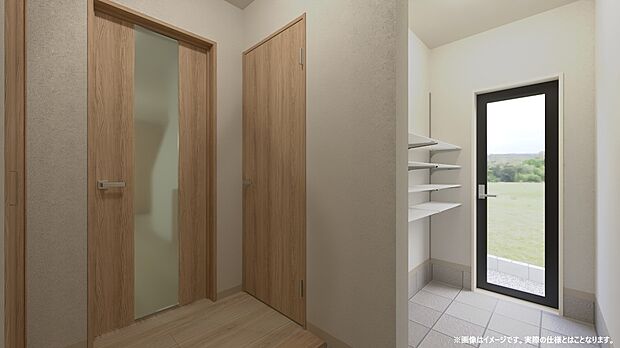 【【2号地・玄関パース】】収納力のある土間収納を設けた玄関。履物のほか、ベビーカーやアウトドア用品などもすっきりと片付けられます♪勝手口から裏庭へ出入り可能です。