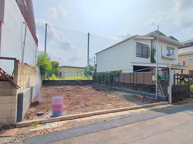 住宅性能評価で耐震等級３（最高等級）を取得！お客様を守る大切な住宅だからこそ、第三者の検査を受けて安心して住んでいただける住宅をご案内させて頂きます。その頑丈さを、ぜひ現地にてご体感くださいませ。