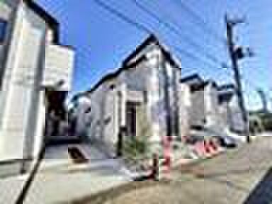 【現地外観写真】☆現地外観写真☆
一戸建ての大きなメリットは、「自分の土地」を自由に使えること。好きなペットが飼えるほか、ガーデニングやＤＩＹ、車やバイクの手入れなど様々な趣味を楽しめます♪