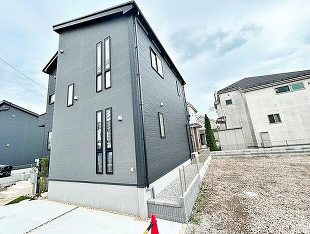 【現地外観写真】住宅性能評価で耐震等級３（最高等級）を取得！お客様を守る大切な住宅だからこそ、第三者の検査を受けて安心して住んでいただける住宅をご案内させて頂きます。その頑丈さを、ぜひ現地にてご体感