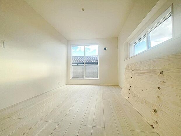 【☆洋室6帖☆】全居室二面採光のため、明るさと風通し、明るい日差しと心地よい風で自分のお部屋でくつろげる贅沢をご提供します。