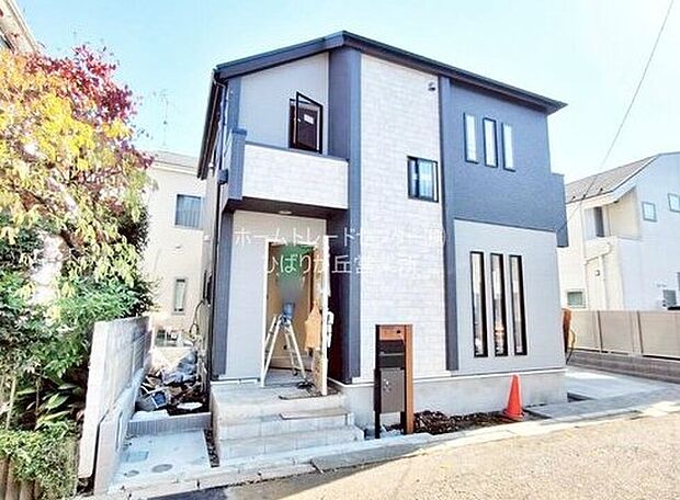 【現地外観写真】一戸建ての大きなメリットは、「自分の土地」を自由に使えること。好きなペットとの暮らし、ガーデニングやＤＩＹ、車やバイクの手入れなど様々な趣味を楽しめます♪