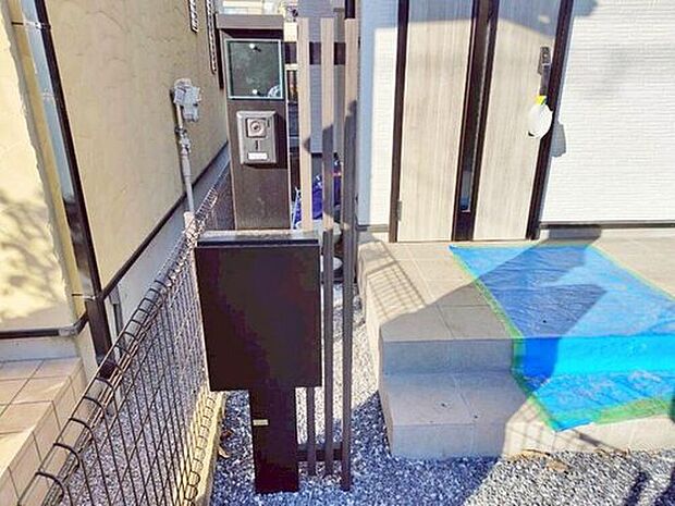 【その他】【1号棟】
戸建用の宅配ボックスを設置。通販でのお買い物などお荷物が届く予定があっても時間を気にせず外出できるので大変便利です。