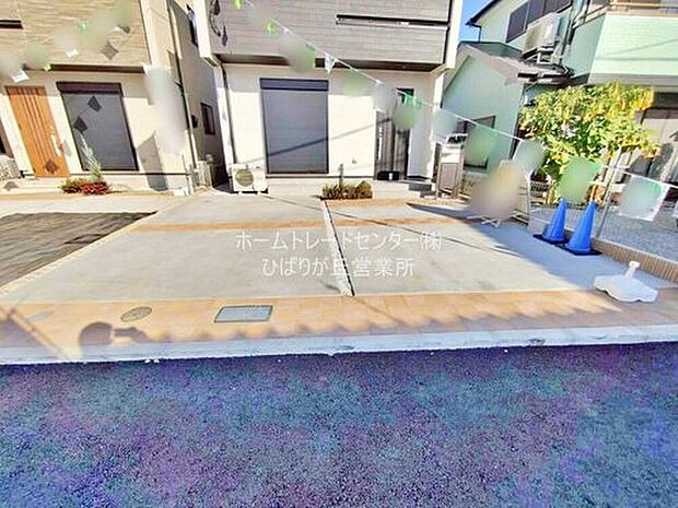 【駐車場】カースペース２台分ございますので、家族分の自転車を駐輪したり、来客用の駐車スペースとしてもお使いいただけます。