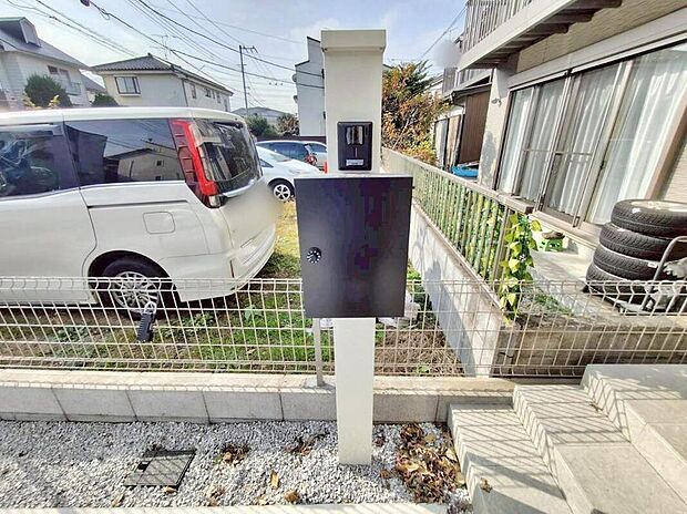 【その他】戸建用の宅配ボックスを設置。通販でのお買い物などお荷物が届く予定があっても時間を気にせず外出できるので大変便利です。