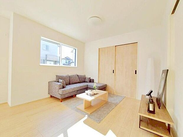 【リビング】仕事、家事、それに育児と忙しく、自分の時間をなかなか取れない毎日。でも、住まいの選び方次第では時間に余裕が生まれ、気持ちもゆったり。趣味だって楽しめるかも♪

