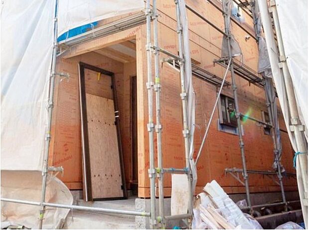 【構造・工法・仕様】構造用面材には国土交通大臣認定パーチクルボード9ｍｍ厚（大臣認定仕様 FRM-0177）を使用。一般的には2.5倍の壁倍率も、2.9倍に設定しています。

