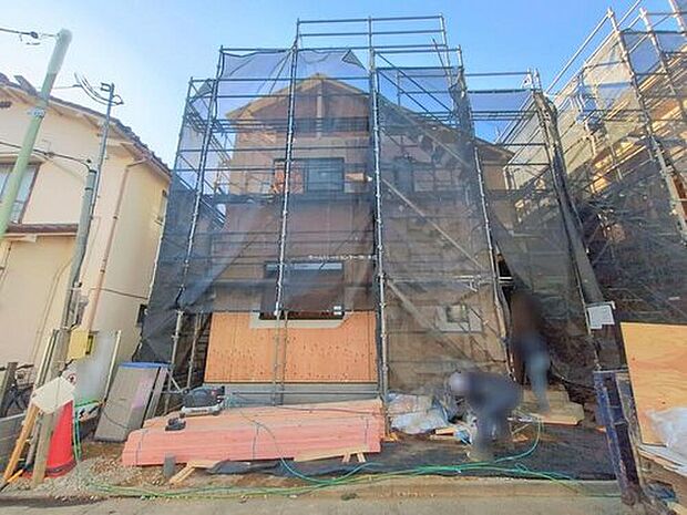 【現地外観写真】一戸建ての大きなメリットは、「自分の土地」を自由に使えること。好きなペットが飼えるほか、ガーデニングやＤＩＹ、車やバイクの手入れなど様々な趣味を楽しめますね♪

