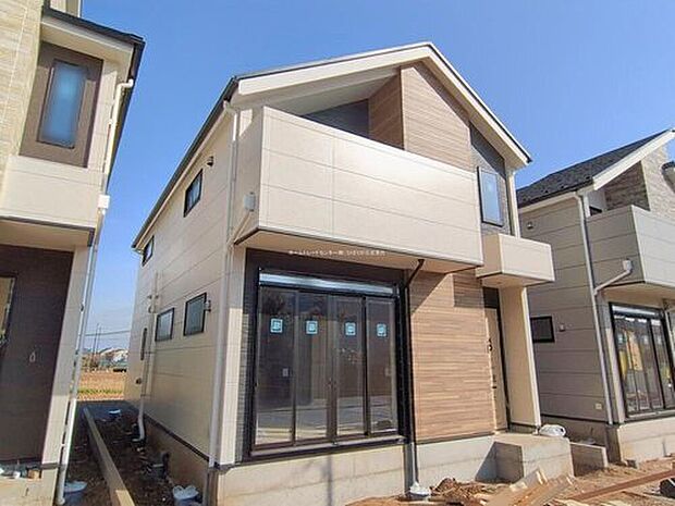 【現地外観写真】※2号棟
お子様から「自分の部屋がほしい…」そんな成長もうれしいこの頃。お子様のさらなる成長を共に見守る新築マイホーム。お子様が巣立った後も、豊かな人生も支えてくれる。パートナーのような住まいです☆