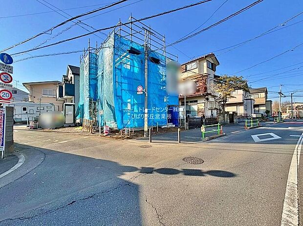 【前面道路含む現地写真】住宅性能評価で耐震等級３（最高等級）を取得！お客様を守る大切な住宅だからこそ、第三者の検査を受けて安心して住んでいただける住宅をご案内させて頂きます。その頑丈さを、ぜひ現地にてご体感ください。