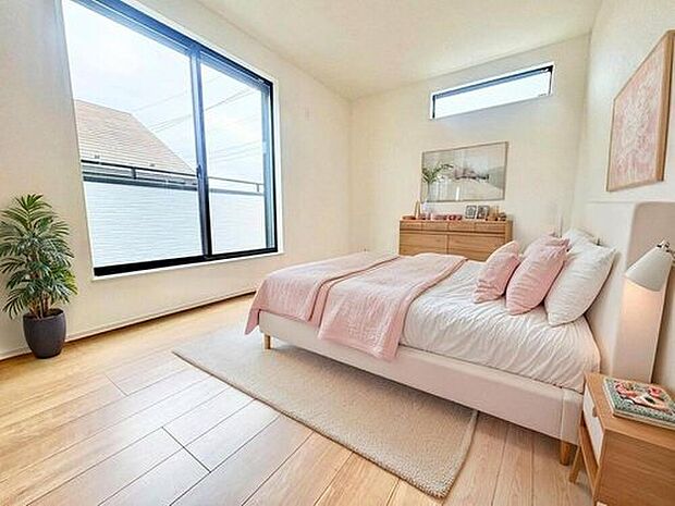 【リビング以外の居室】お陽さまの光をさわやかな風をたっぷりとりこめます。室内はいつも明るい印象なので気持ちの良い朝を迎えられます。毎日の生活も明るくなりそうです。※家具をCGで加工しています。家具付き販売ではございません。