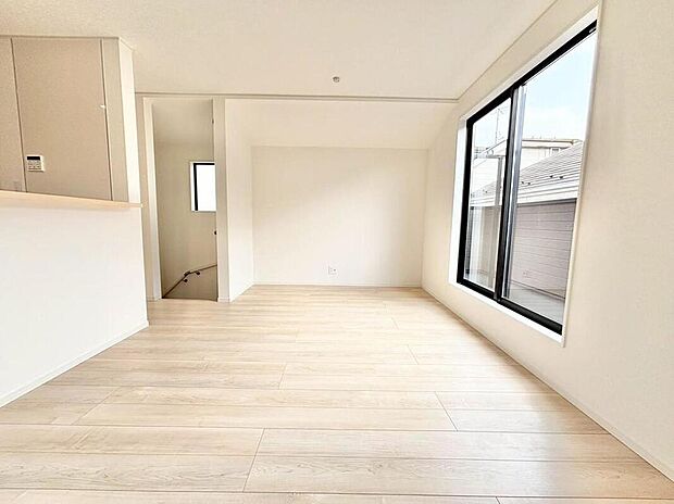 【リビング】『LDKは家族だんらんをデザイン』家族が集まり一緒の時間がすごせる工夫がされております。何気ない一日のひとコマが何者にも代えがたい宝物になることでしょう♪