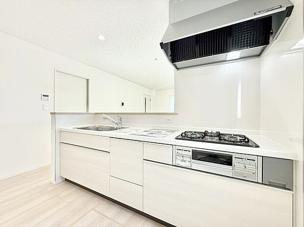 明るさと開放感たっぷりなキッチン!