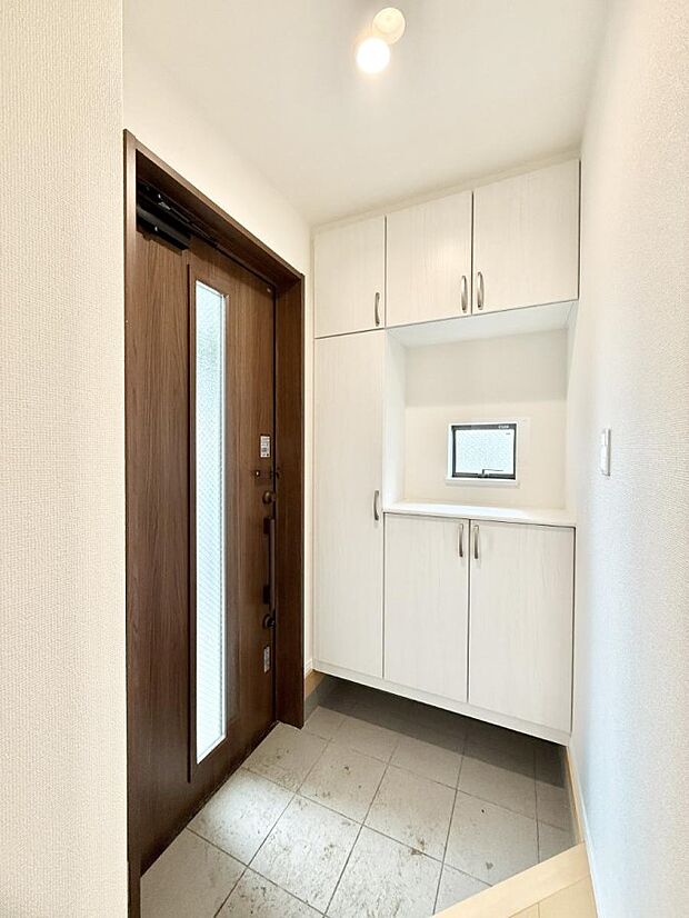 広々、綺麗な玄関でお客様をお出迎え  