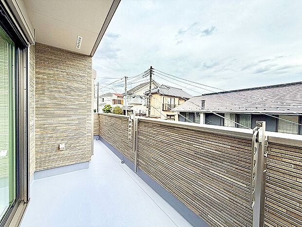 ■ 心地よい風と光を感じる、くつろぎのバルコニー