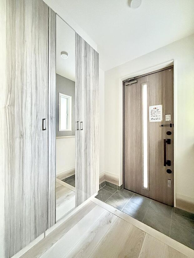 ■ 毎日を気持ちよく迎える、明るく温もりのある玄関