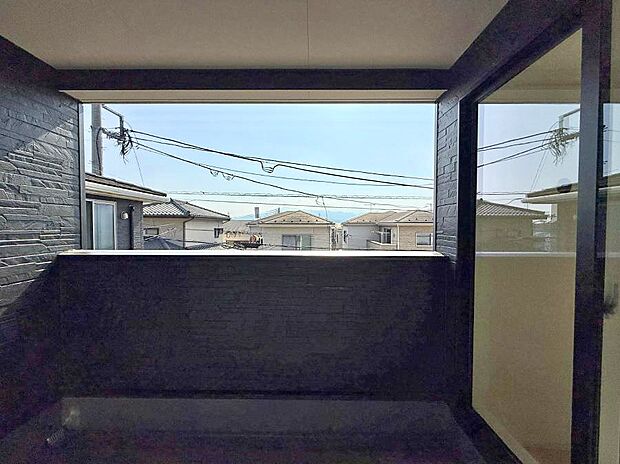 1号棟 ■ 心地よい風と光を感じる、くつろぎのバルコニー