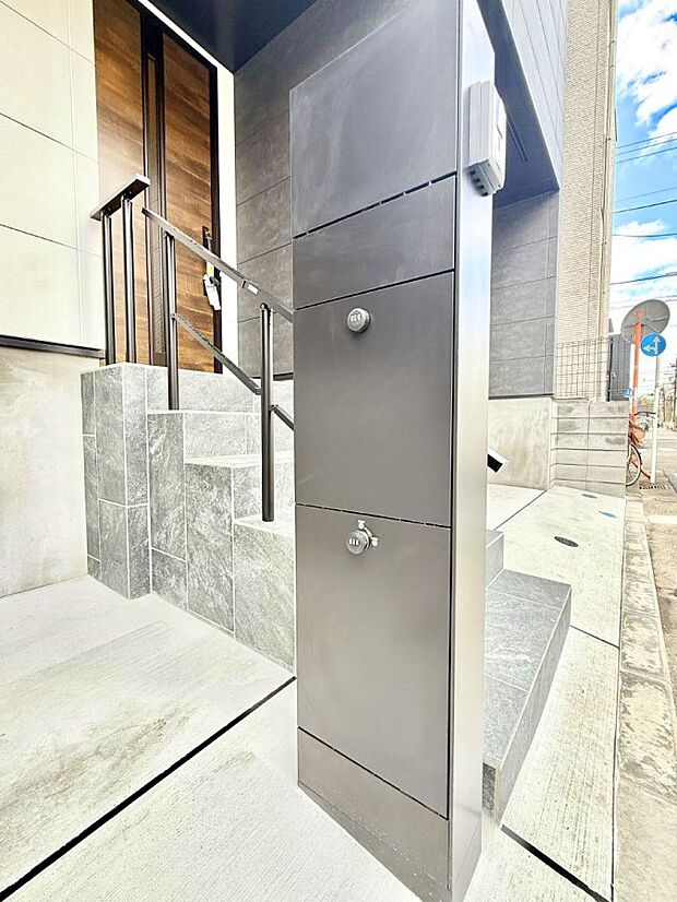 ■不在時でも荷物が受け取れる便利な宅配ボックス