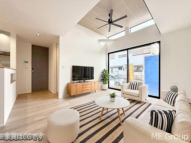 ■大きな窓から光が入り明るい空間でお寛ぎいただけます  