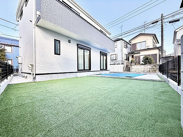 プライベートが守られつつ家族でのんびりできる庭付き  