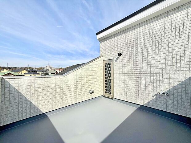 ■ 自然を身近に感じる、開放的なスカイバルコニー