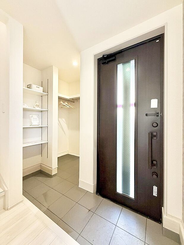 ■欲しかったシューズインクローク!雨具や三輪車、ベビーカーも置けます!