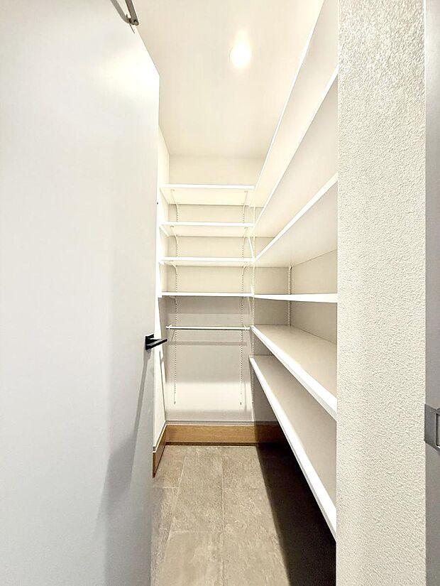 ■シューズインクローゼット付なので、外で使う物をまとめて収納、すっきり玄関に