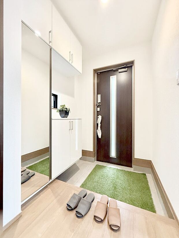 ■収納力の高いシューズボックス付！　玄関がキレイに片付きます！  