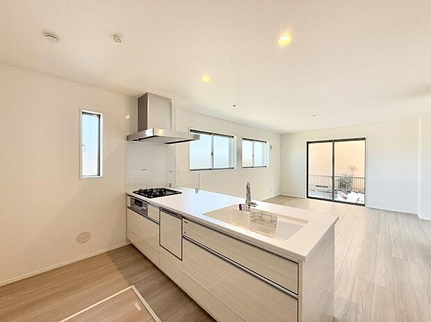 小窓があるので、明るさと開放感たっぷりなキッチン！  