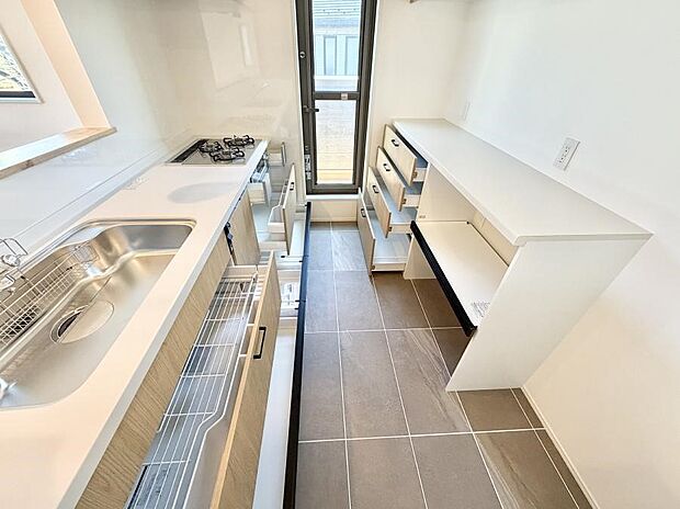 ■家族の絆を深める、温もりのあるキッチン