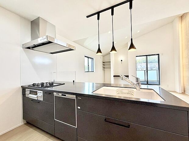 明るさと開放感たっぷりなキッチン！  