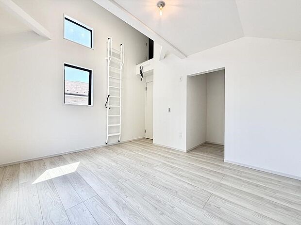 1号棟  ■秘密基地のようなロフト付きのお部屋！