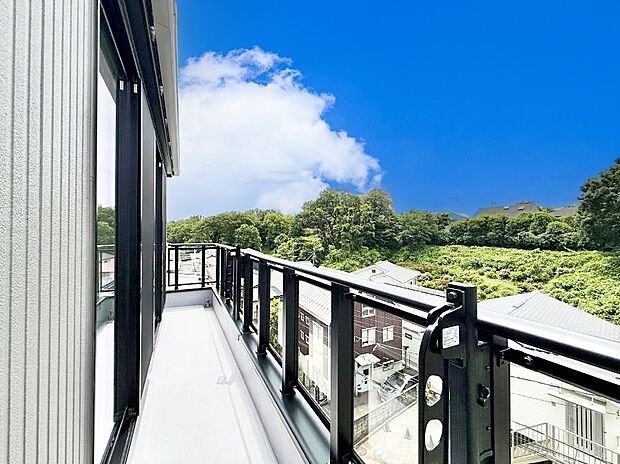 1号棟  ■ 自然を身近に感じる、開放的なバルコニー