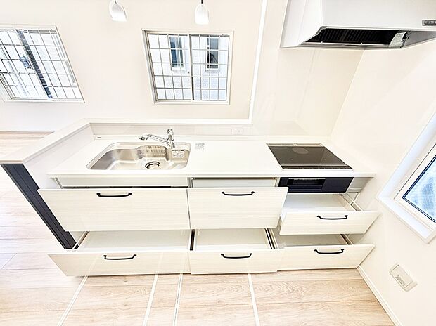 【キッチン】■使いやすさとデザインが融合した、快適なキッチン